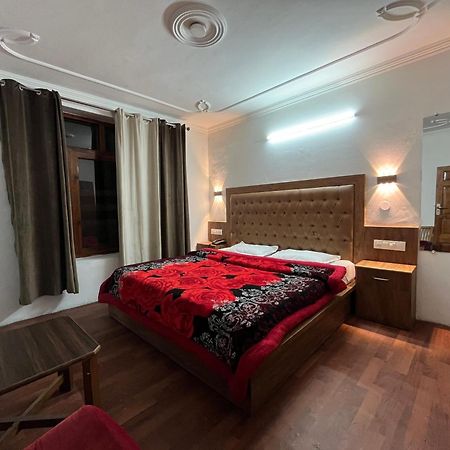 Hotel Premier Mall Road Manali Exteriör bild