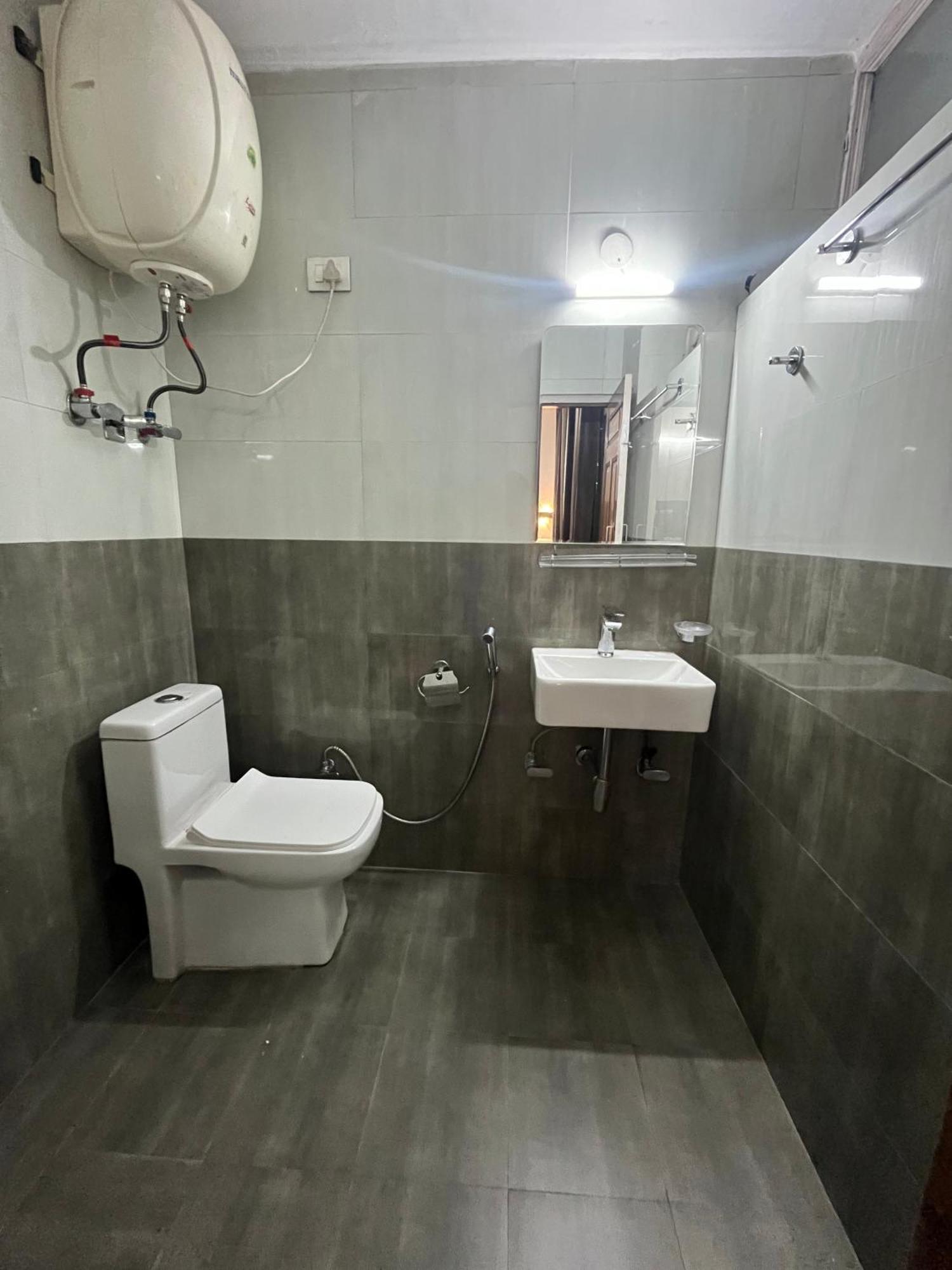 Hotel Premier Mall Road Manali Exteriör bild