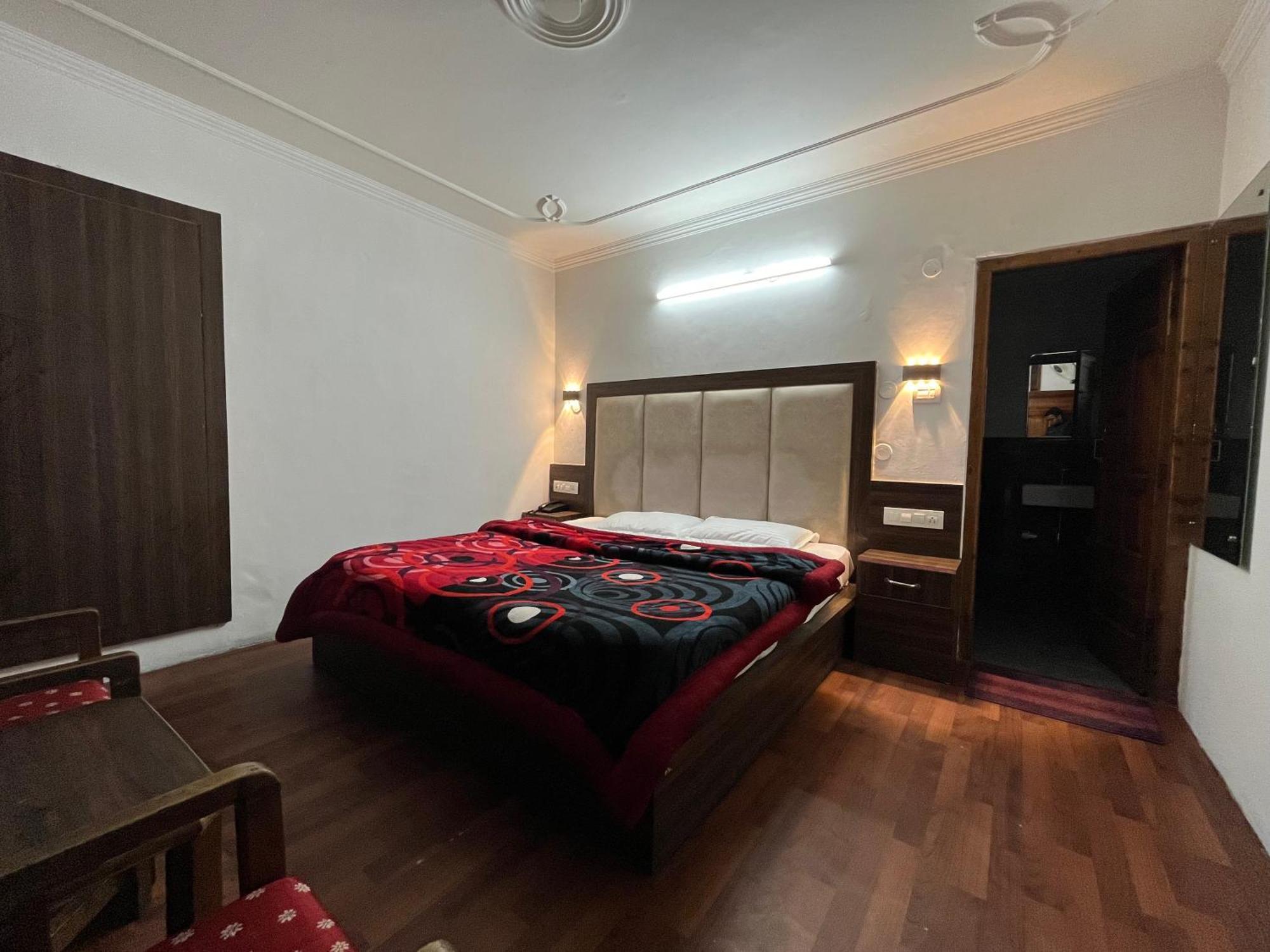 Hotel Premier Mall Road Manali Exteriör bild