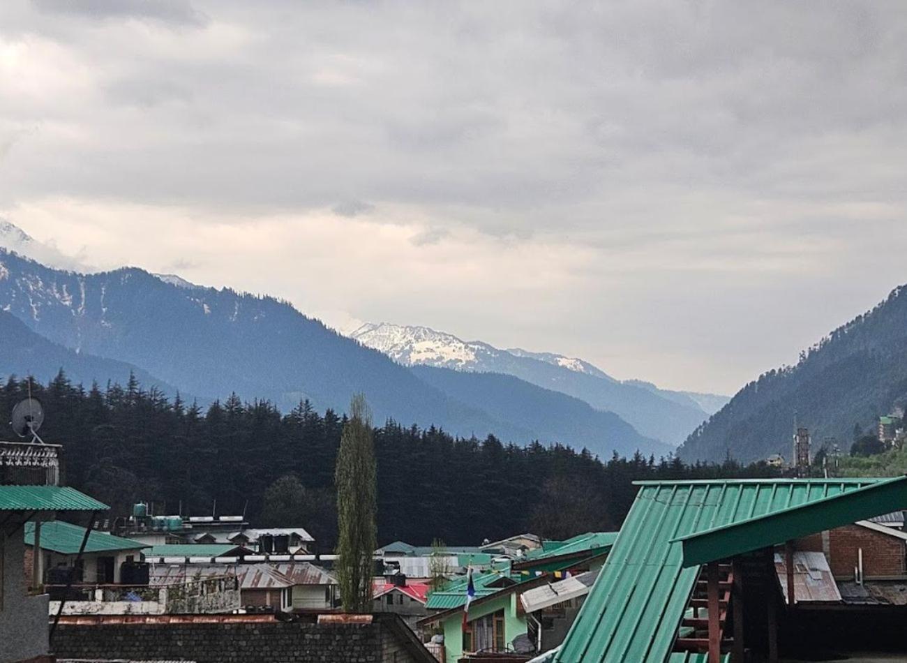 Hotel Premier Mall Road Manali Exteriör bild