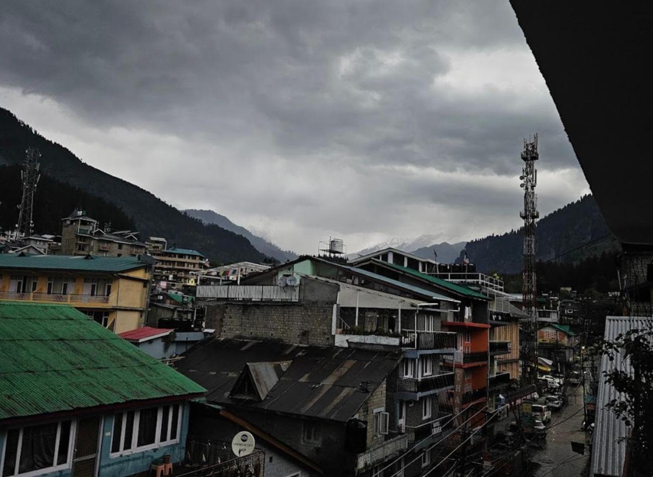 Hotel Premier Mall Road Manali Exteriör bild